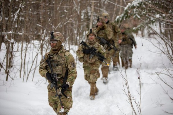 Un soldat ucrainean şi-a împuşcat cinci colegi şi a fugit. Motivul e încă necunoscut